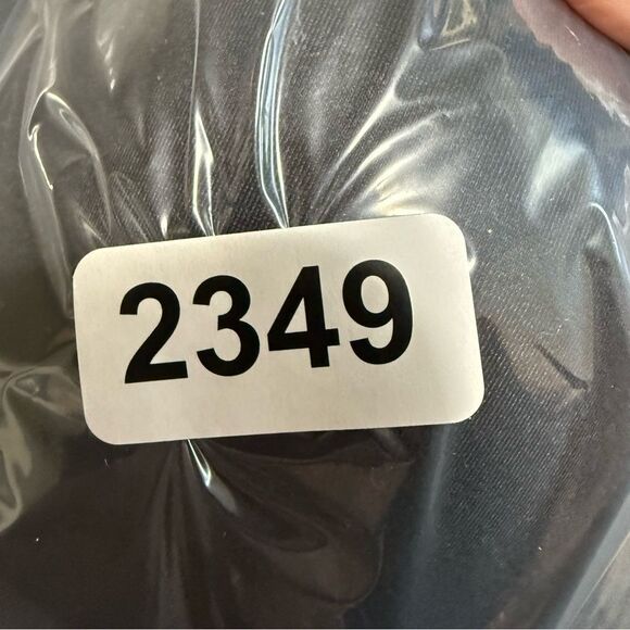 Black Full-Coverage Bra with Molded Cups and Adjustable Straps - Picture 4 of 4